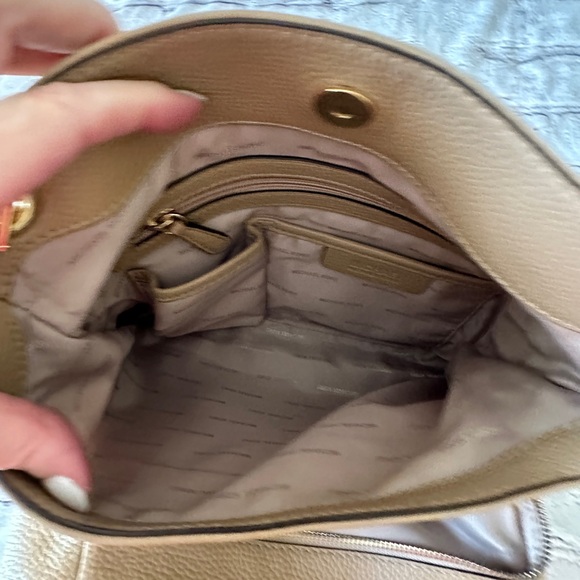 Michael Kors Neutral beige Jet Set Chain Shoulder Bag - Picture 9 of 16